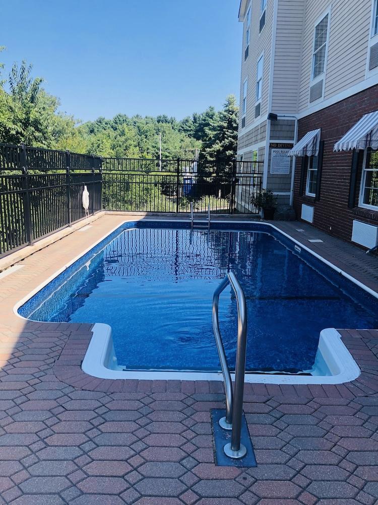 Comfort Inn & Suites Sturbridge-Brimfield Exterior photo